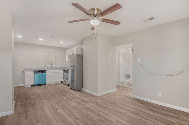 406 Dawson Circle, Grand Prairie, TX 75051