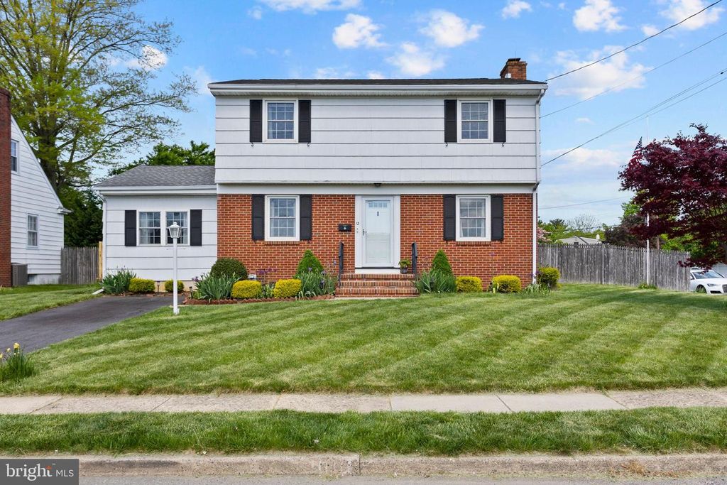 12 MARIO DRIVE, Hamilton, NJ 08690