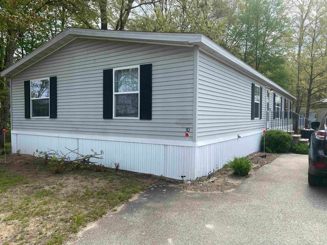 30 Stacey Avenue, Seabrook, NH 03874