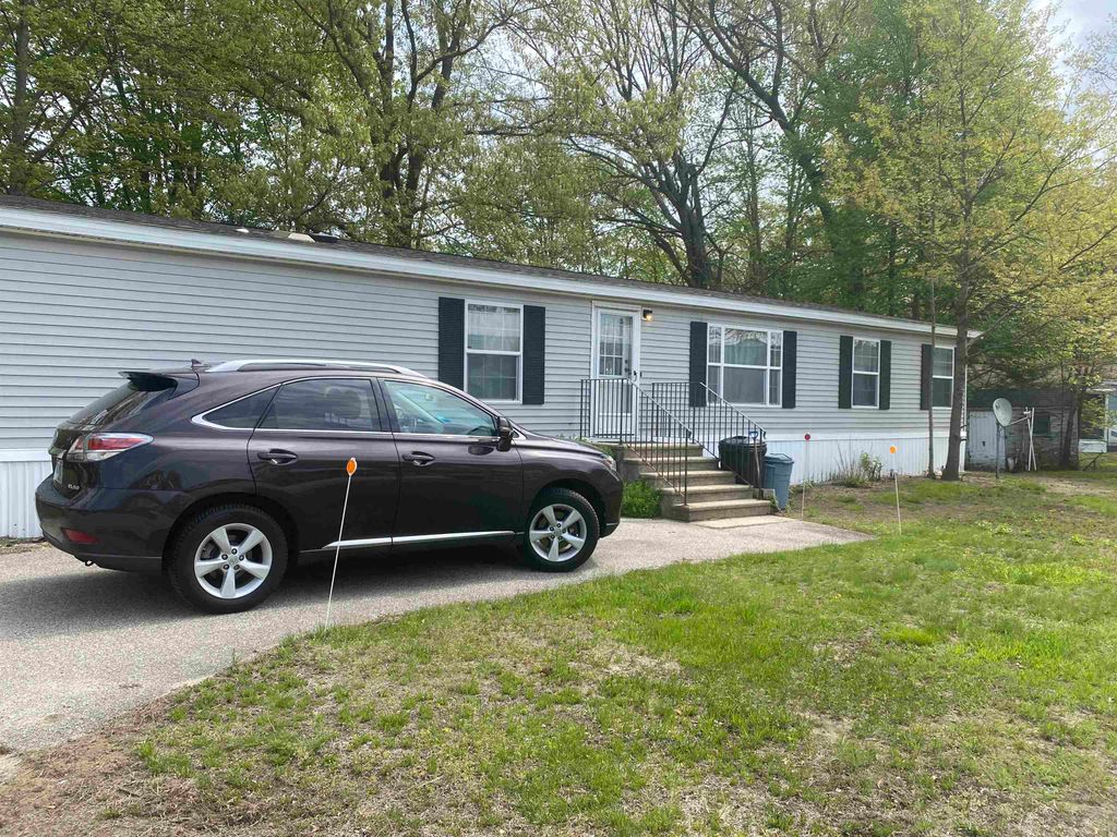 30 Stacey Avenue, Seabrook, NH 03874