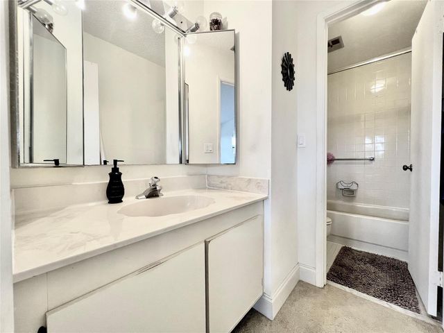 7750 NW 79th Avenue H5, Tamarac, FL 33321