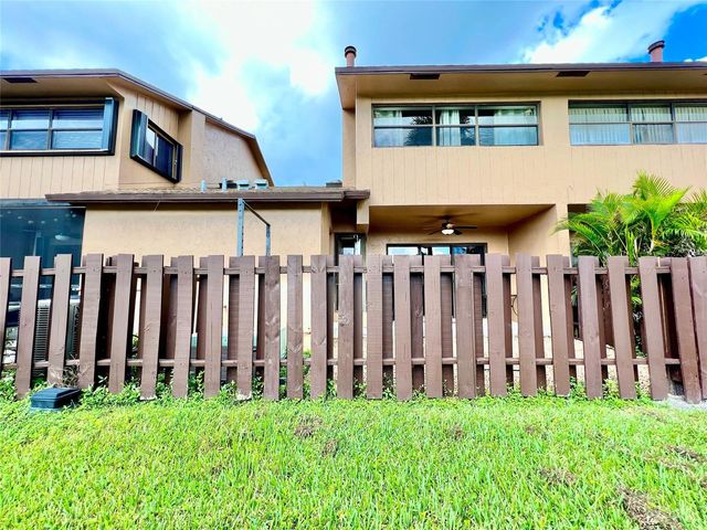 7750 NW 79th Avenue H5, Tamarac, FL 33321
