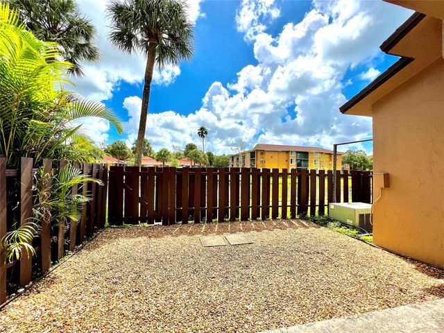 7750 NW 79th Avenue H5, Tamarac, FL 33321