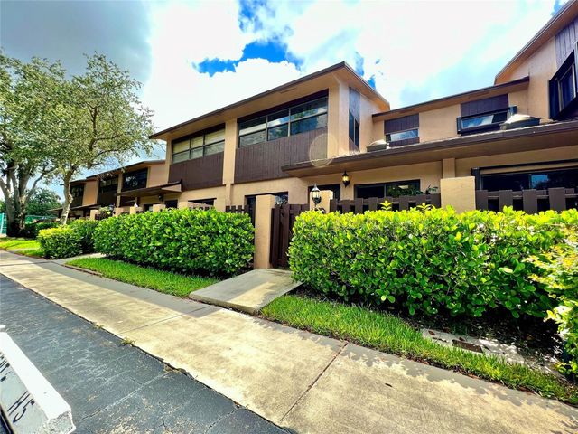 7750 NW 79th Avenue H5, Tamarac, FL 33321