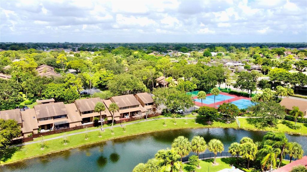 7750 NW 79th Avenue H5, Tamarac, FL 33321