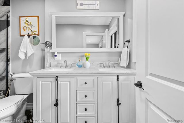 4255 Lakewood Drive, Waterford Charter Township, MI 48329