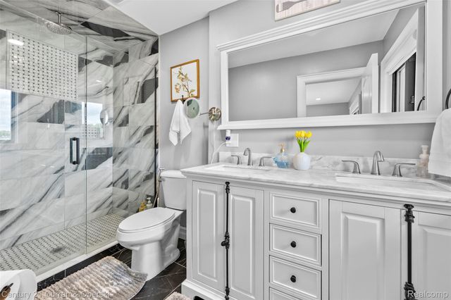 4255 Lakewood Drive, Waterford Charter Township, MI 48329