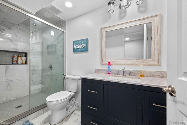 4255 Lakewood Drive, Waterford Charter Township, MI 48329