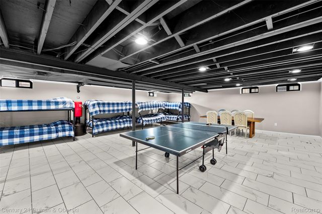 4255 Lakewood Drive, Waterford Charter Township, MI 48329