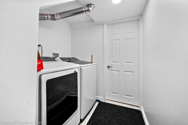 4255 Lakewood Drive, Waterford Charter Township, MI 48329