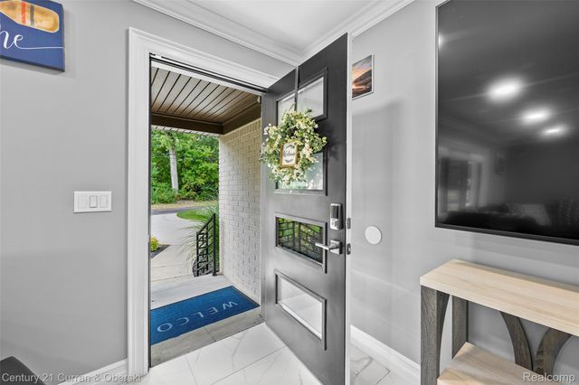 4255 Lakewood Drive, Waterford Charter Township, MI 48329