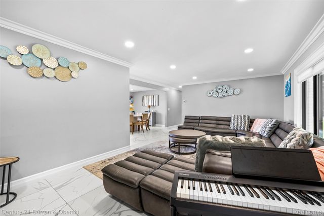 4255 Lakewood Drive, Waterford Charter Township, MI 48329