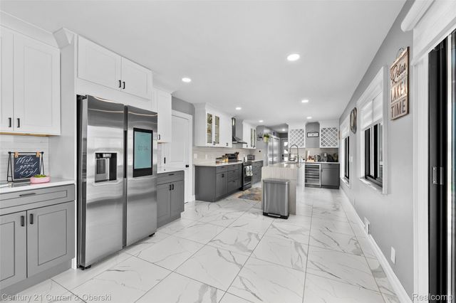 4255 Lakewood Drive, Waterford Charter Township, MI 48329