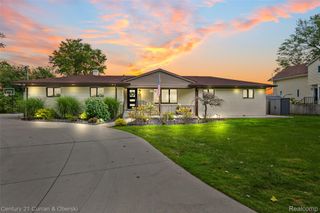 4255 Lakewood Drive, Waterford Charter Township, MI 48329