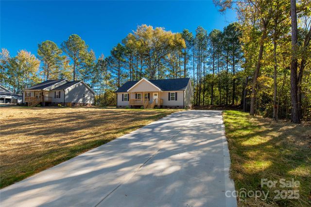 1369 Mack Drive, Mcconnells, SC 29726