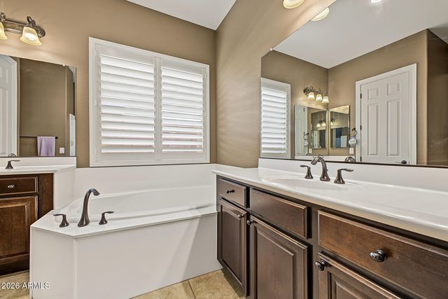 2197 E LINDRICK Drive, Gilbert, AZ 85298