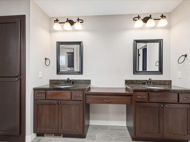 20055 Harness Avenue, Lakeville, MN 55044