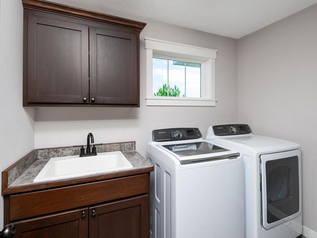 20055 Harness Avenue, Lakeville, MN 55044