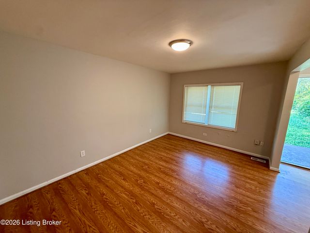 4144 Greenwood Ave, Louisville, KY 40211