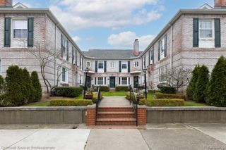 43 Cranford Lane, Grosse Pointe, MI 48230