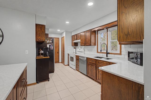 2817 Arbor Drive, Manhattan, KS 66503