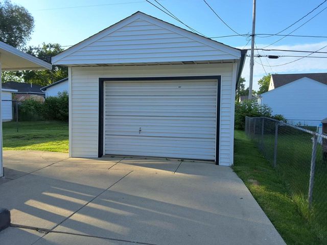 708 Columbia AVENUE, South Milwaukee, WI 53172