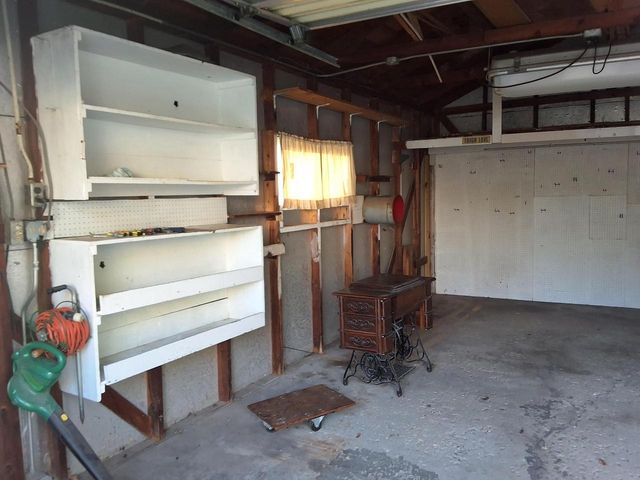 708 Columbia AVENUE, South Milwaukee, WI 53172