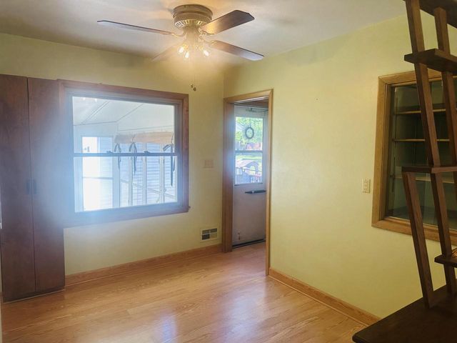 708 Columbia AVENUE, South Milwaukee, WI 53172