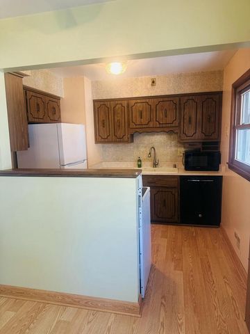 708 Columbia AVENUE, South Milwaukee, WI 53172