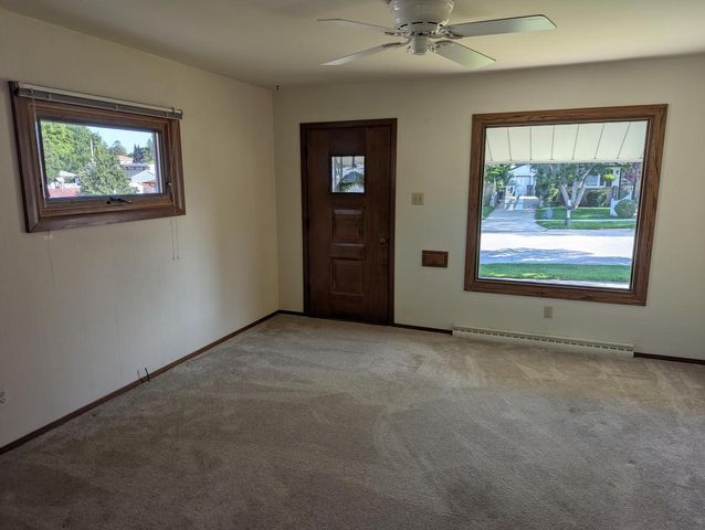 708 Columbia AVENUE, South Milwaukee, WI 53172