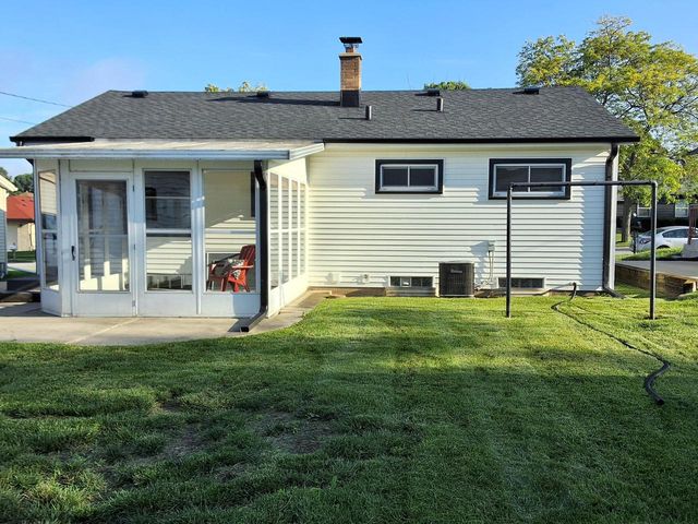 708 Columbia AVENUE, South Milwaukee, WI 53172