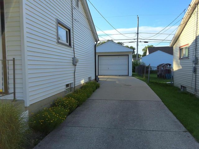 708 Columbia AVENUE, South Milwaukee, WI 53172