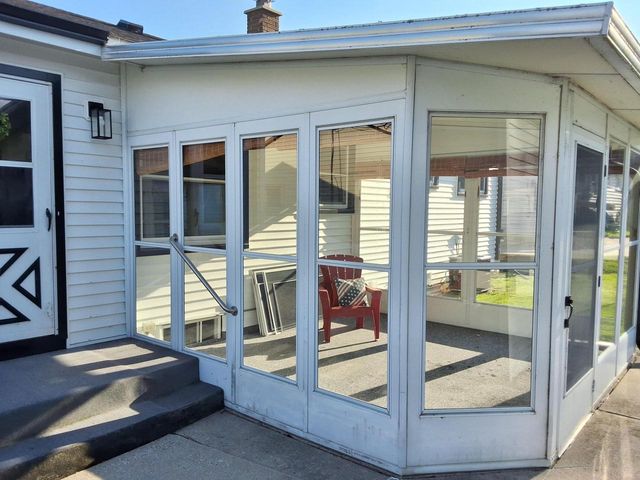 708 Columbia AVENUE, South Milwaukee, WI 53172