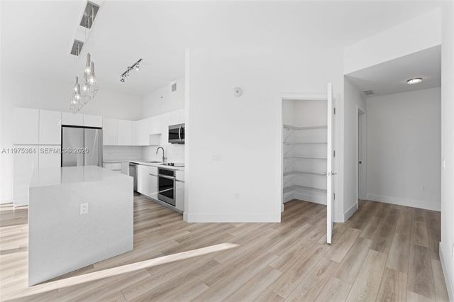 101 Diplomat Pkwy 1211, Hallandale Beach, FL 33009