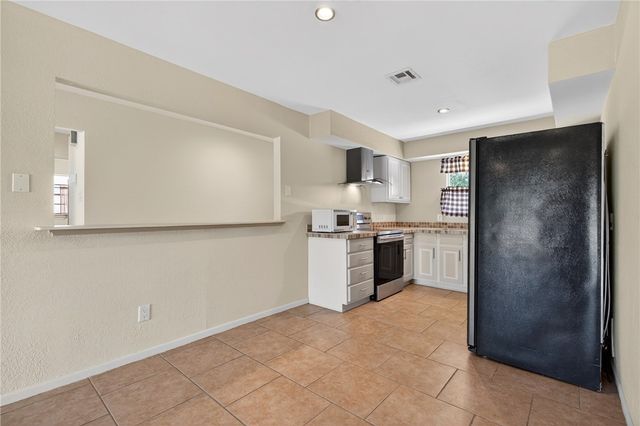 10825 Eastwood Dr, Corpus Christi, TX 78410