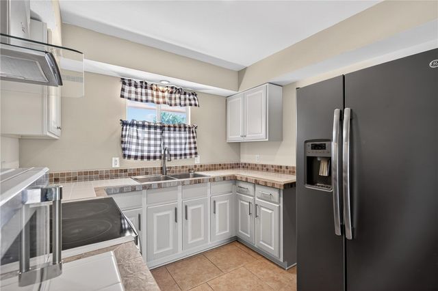 10825 Eastwood Dr, Corpus Christi, TX 78410