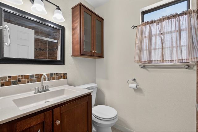 10825 Eastwood Dr, Corpus Christi, TX 78410