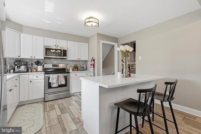 121 WEATHER VANE DR, Cherry Hill, NJ 08002