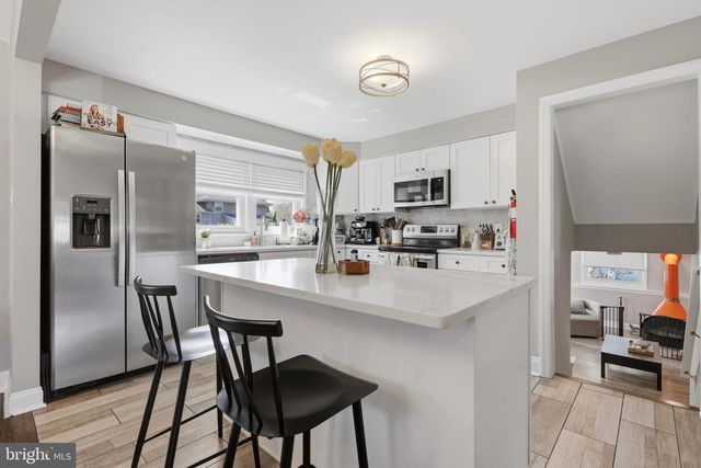 121 WEATHER VANE DR, Cherry Hill, NJ 08002