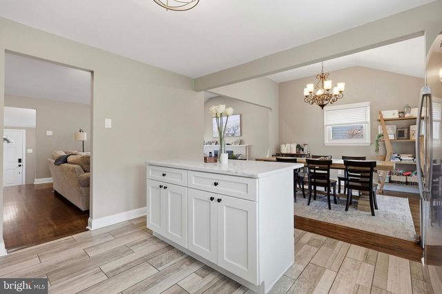 121 WEATHER VANE DR, Cherry Hill, NJ 08002