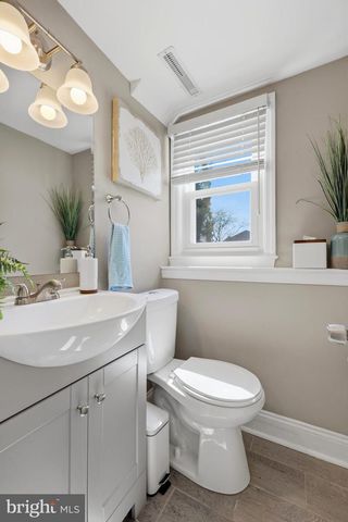 121 WEATHER VANE DR, Cherry Hill, NJ 08002