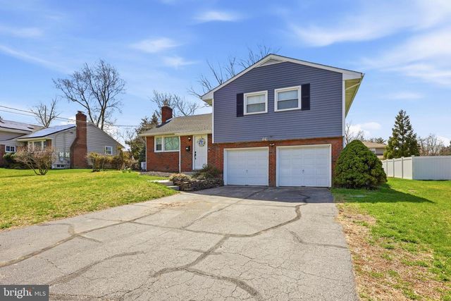 121 WEATHER VANE DR, Cherry Hill, NJ 08002