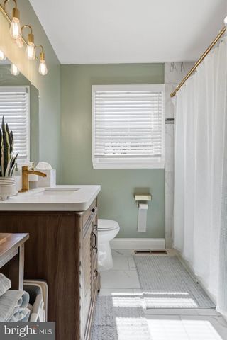 121 WEATHER VANE DR, Cherry Hill, NJ 08002