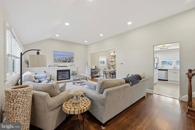 121 WEATHER VANE DR, Cherry Hill, NJ 08002