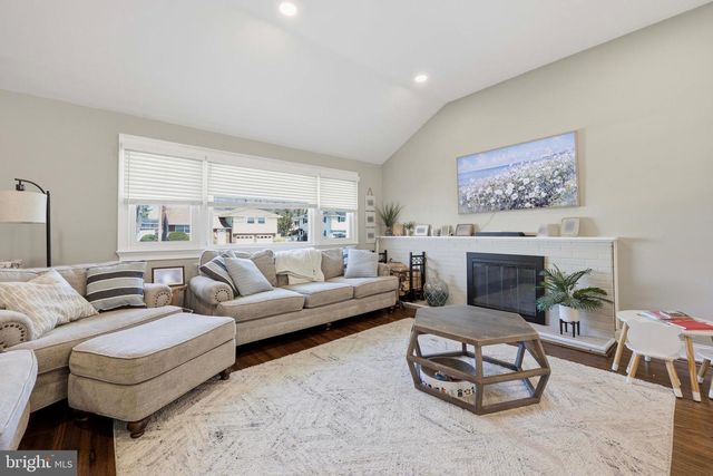 121 WEATHER VANE DR, Cherry Hill, NJ 08002