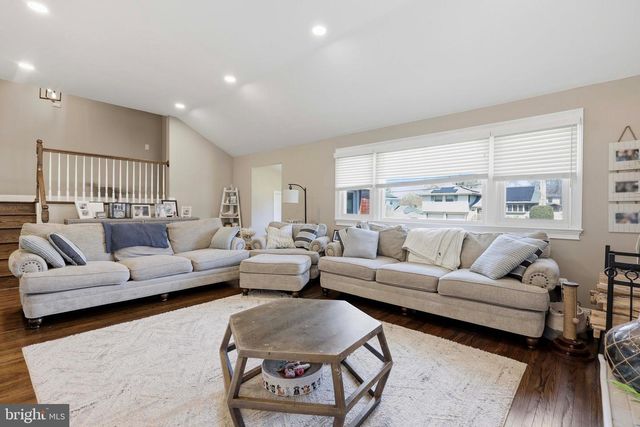 121 WEATHER VANE DR, Cherry Hill, NJ 08002