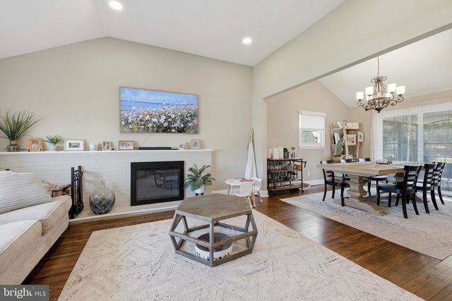 121 WEATHER VANE DR, Cherry Hill, NJ 08002