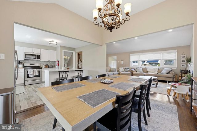 121 WEATHER VANE DR, Cherry Hill, NJ 08002