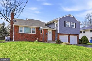 121 WEATHER VANE DR, Cherry Hill, NJ 08002