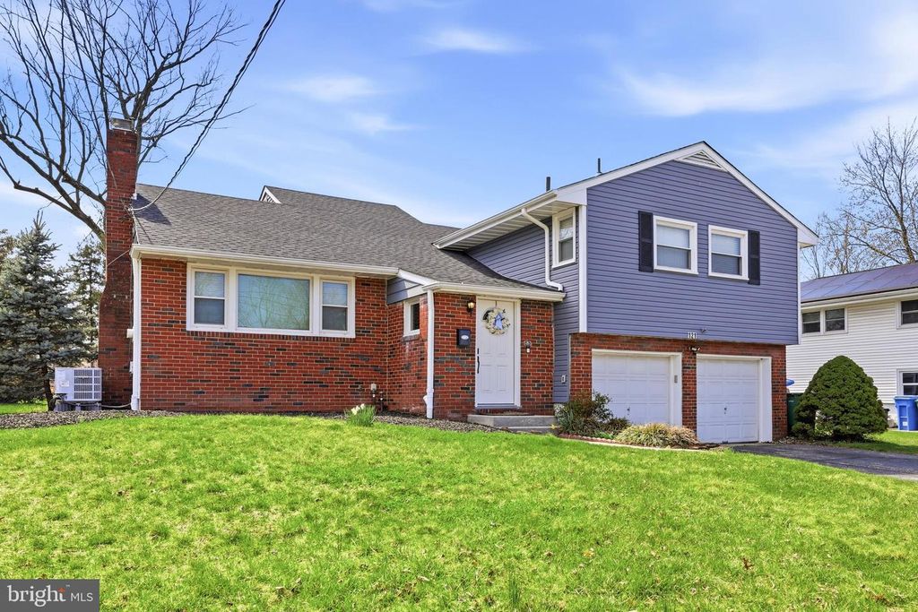 121 WEATHER VANE DR, Cherry Hill, NJ 08002